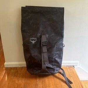 Osprey Transporter Roll-Top Back Pack black camo. Like new.